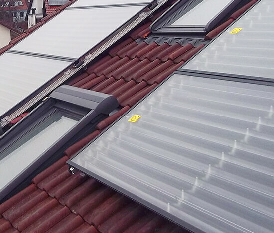Solarthermie Kollektor auf Dachfläche
